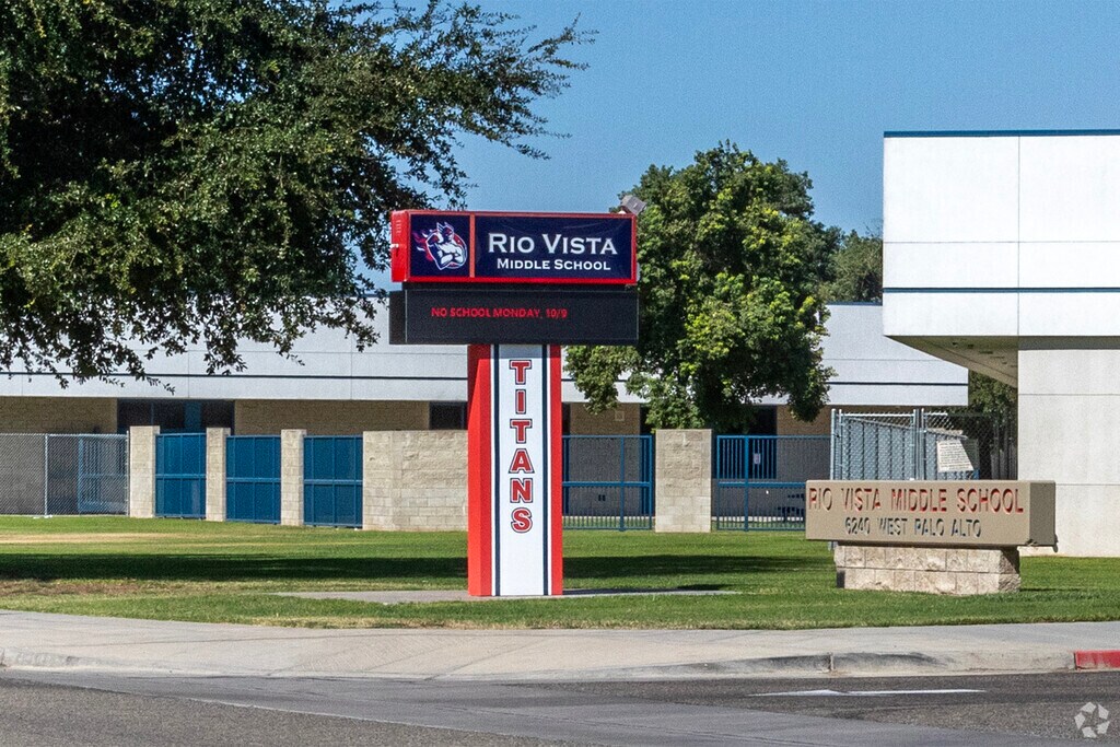 Rio Vista Middle School serves grades 7-8 in Fresno.
