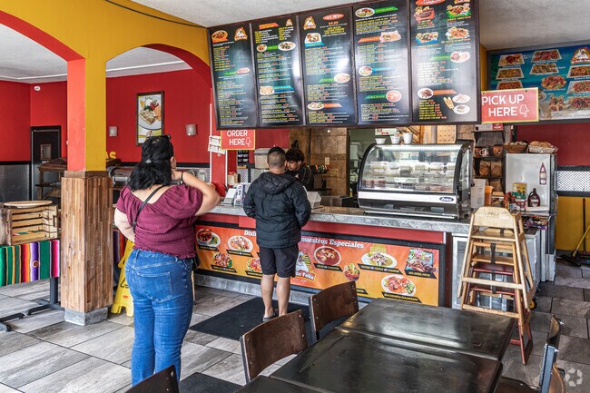 El Pollo Felix is a Mexican fast food restaurant located in Beaver Lake Heights, specializing in tasty grilled chicken.