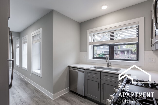 1139 Oak Ave unit W2, Evanston, IL 60202 - photo 4