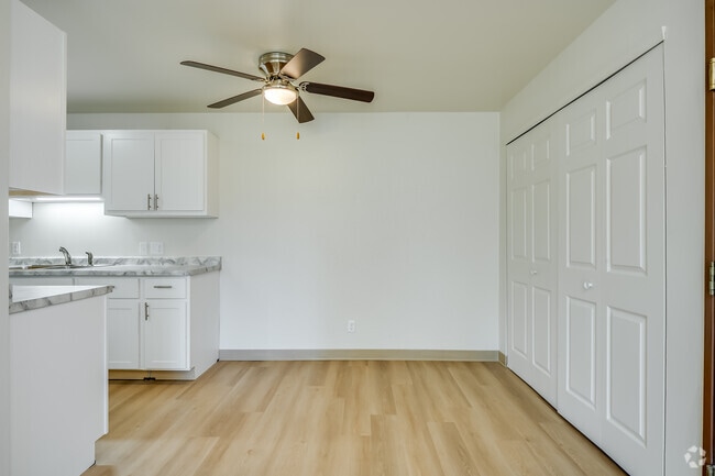 Springdale Apts, Waukesha, WI 53186 - photo 3