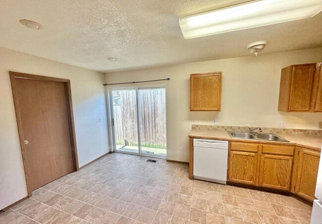 107 N Caton St, Post Falls, ID 83854 - photo 5