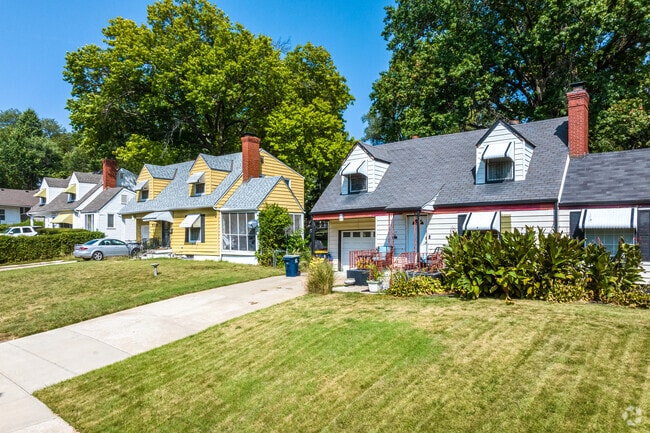 Walnut Grove is a primarily residential area 9 miles southeast of downtown Kansas City.