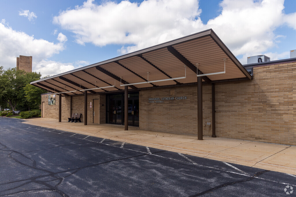 Immanuel Lutheran School provides private education in the neighborhood of 
Valparaiso