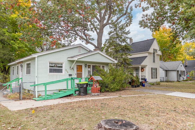 A variety of single and multi-story homes can be found in Traverse Heights.