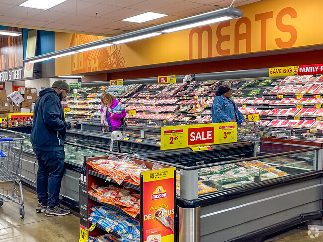 Many residents of Wexmoor buy their groceries at Kroger in Stoneridge Plaza.