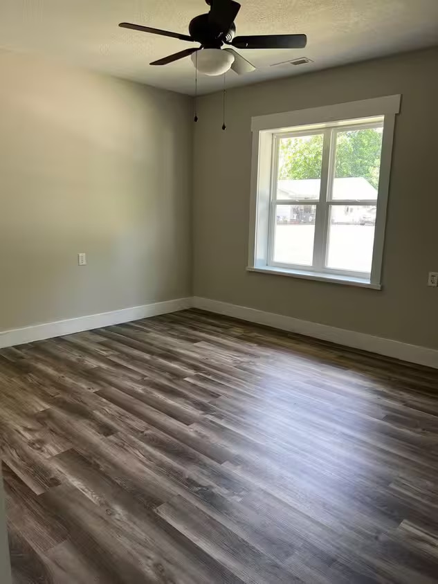 468 N Locust St unit 2, Florence, AL 35630 - photo 5