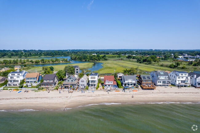 The neighborhood of Fairfield offers beautiful waterfront homes with scenic views of the ocean.