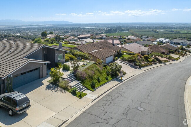 Homes in the Ventura Hills are can be found on terraces.