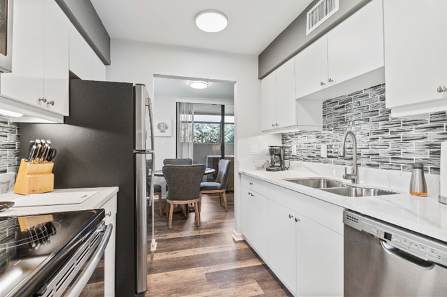 3071 Willow Green Dr, Sarasota, FL 34235 - photo 5