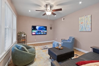 4726 Summit St, Houston, TX 77018
