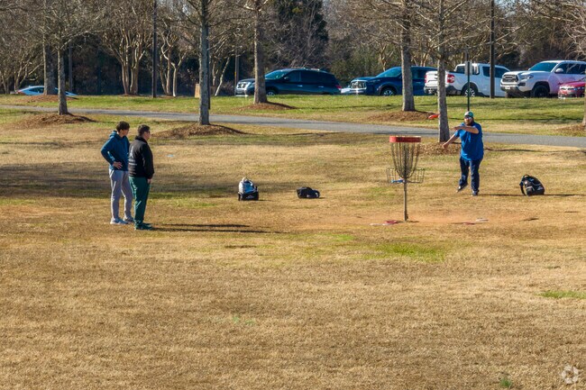 Renaissance park disc golf players enjoying the large course.