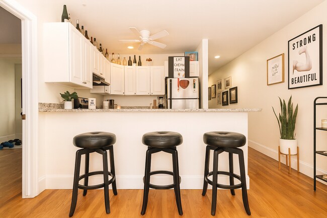 60 Egmont St unit 4, Brookline, MA 02446 - photo 4