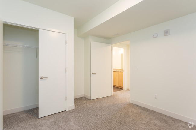 2 BR, 1.5 BA - 920 SF
