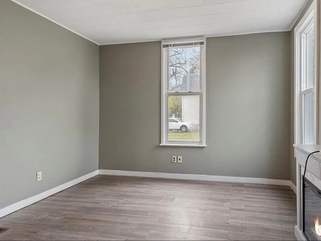 1127 N 6th St unit 2, Springfield, IL 62702 - photo 3