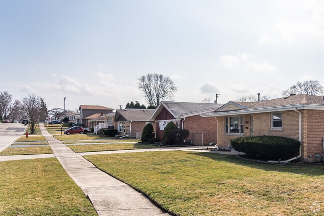 Ranch style homes can be found throughout the Chicago Ridge neighborhood.