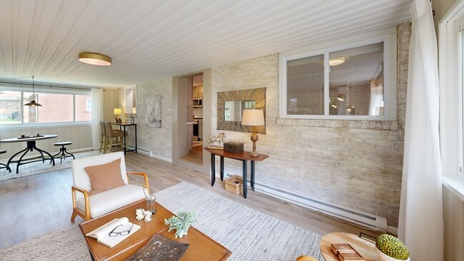 6504 Springvale Dr, Pittsburgh, PA 15236 - photo 2