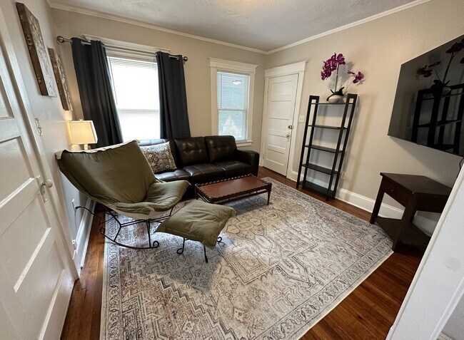 664 Flatbush Ave unit FURNISHED NEWLY UPDA, West Hartford, CT 06110 - photo 2