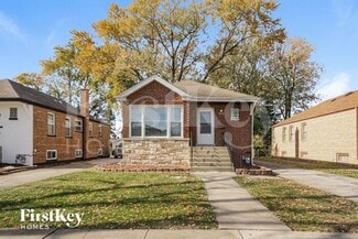 8912 S Sacramento Ave, Evergreen Park, IL 60805