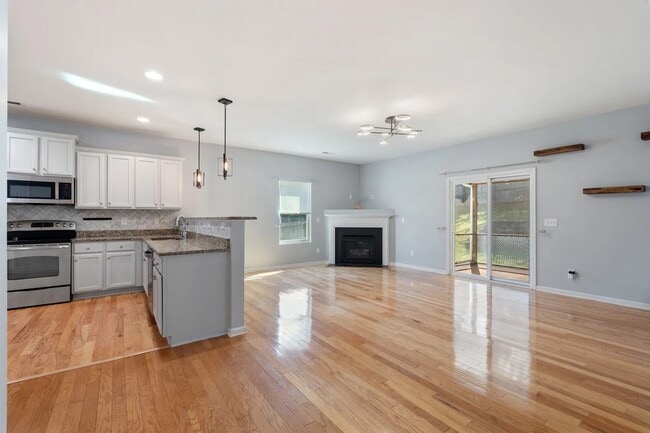 4221 Lochurst Dr, Pfafftown, NC 27040 - photo 4