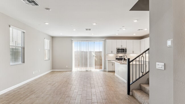 5852 E Covey Ln, Phoenix, AZ 85054 - photo 3