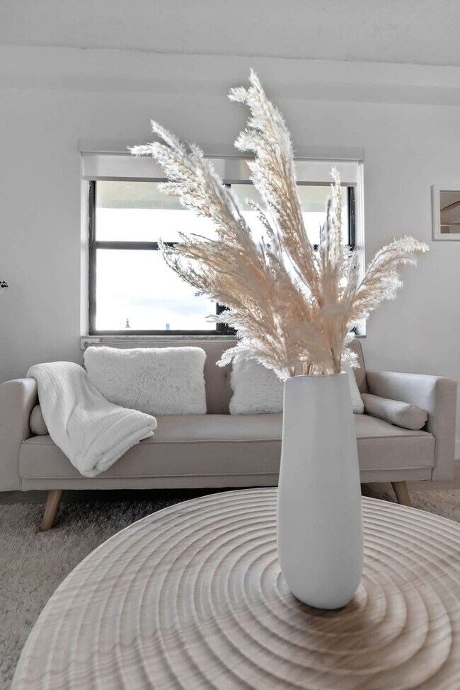 321 Wilson St unit ID1372326P, Hollywood, FL 33019 - photo 5