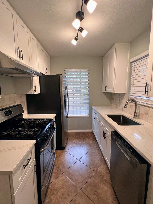 10623 Golden Quail Dr unit B, Austin, TX 78758 - photo 3