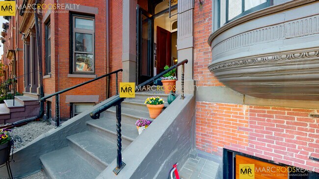 389 Beacon St unit 3, Boston, MA 02116 - photo 2