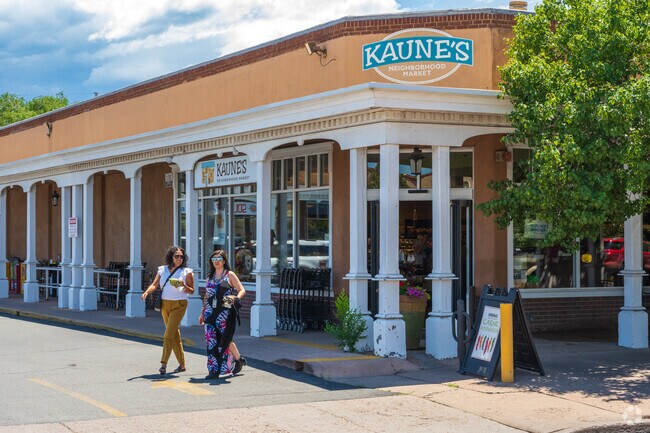 Enjoy the convenience and friendly faces at Kaune's neighborhood Market.