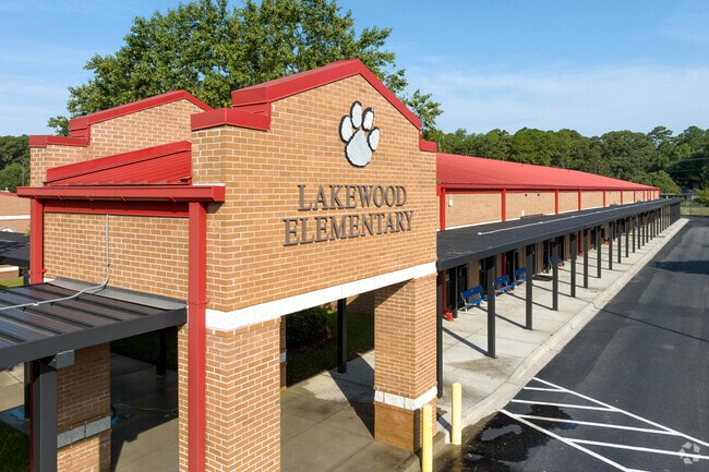 The building and grounds at Lakewood Elementary School are well maintained