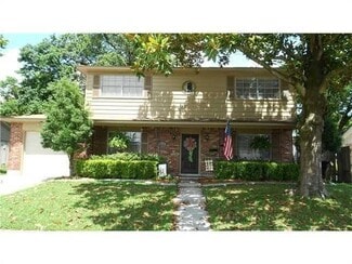 1942 Mediamolle Dr, New Orleans, LA 70114