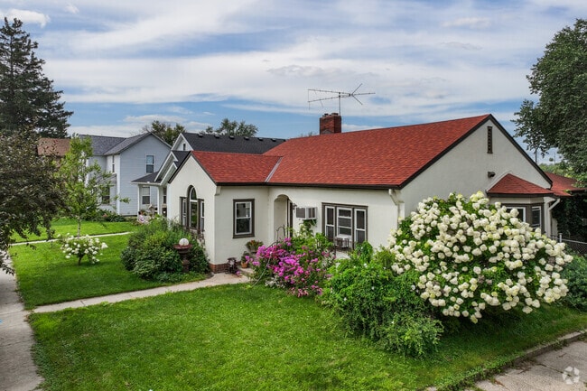 Homes built within the mid-20th century can be found toward the city core of Delano.
