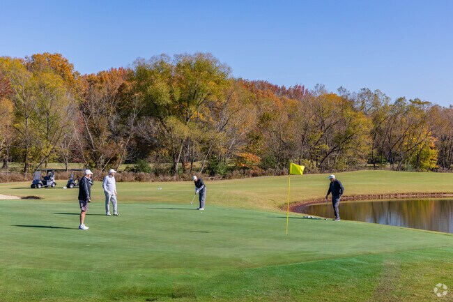 Blackberry Trail Golf Course has gorgeous greens to play 18-holes with friends in Florence.
