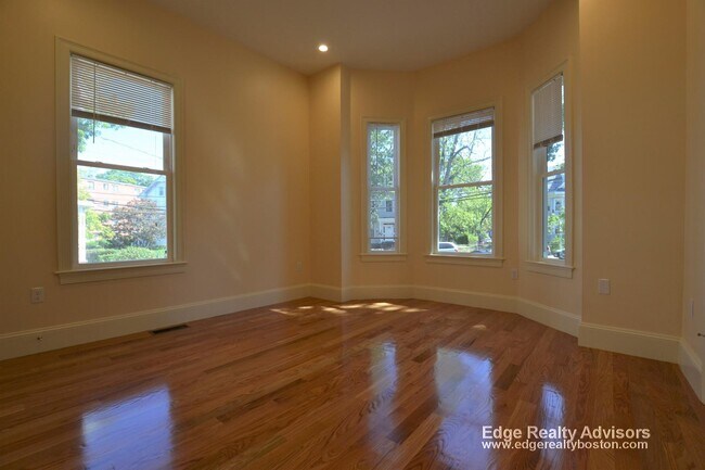 33 Pratt St unit 2, Allston, MA 02134 - photo 3