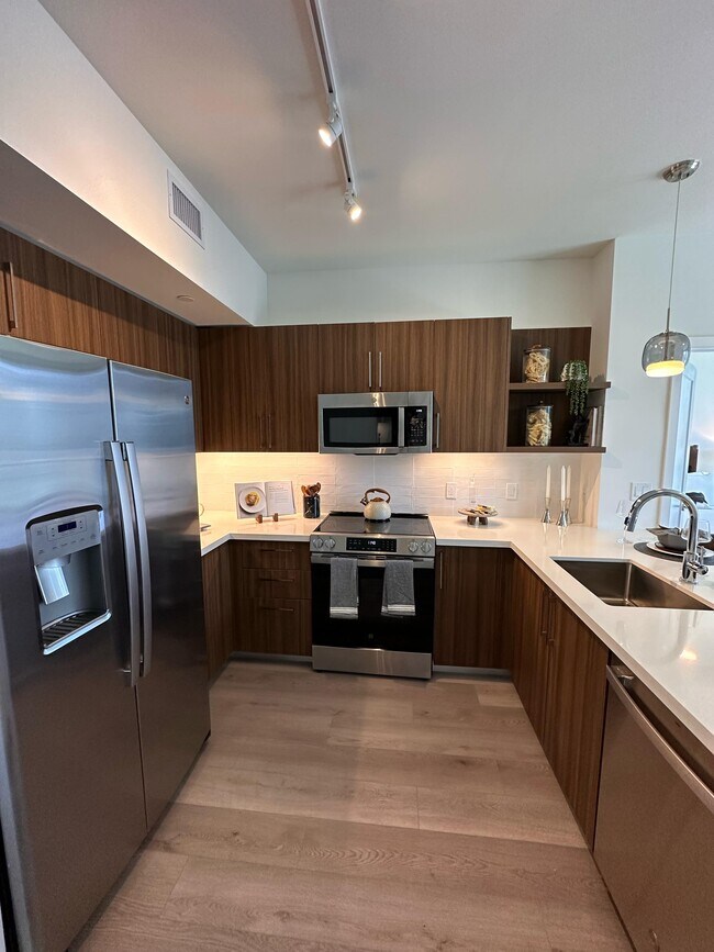 425 SW 18th Rd unit B1, Miami, FL 33129 - photo 3