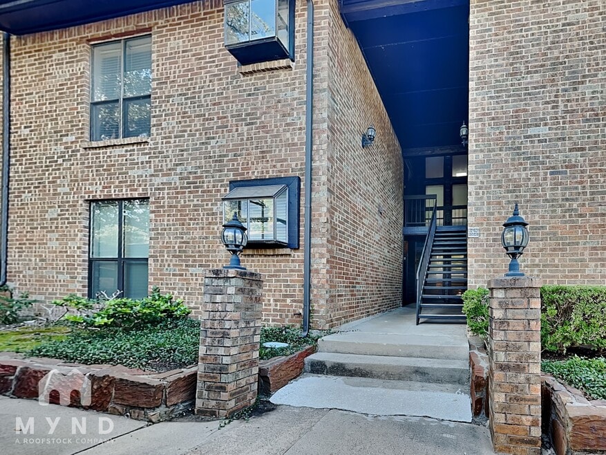 7525 Holly Hill Dr unit 64, Dallas, TX 75231 - photo 1