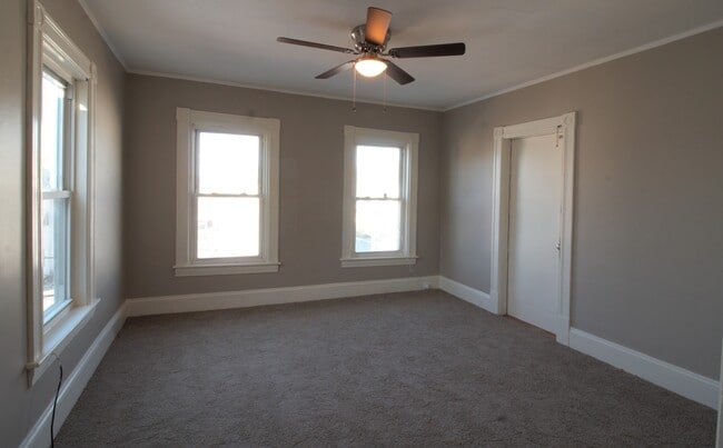 305 Bartlett St unit 3 (3rd Floor), Manchester, NH 03102 - photo 6