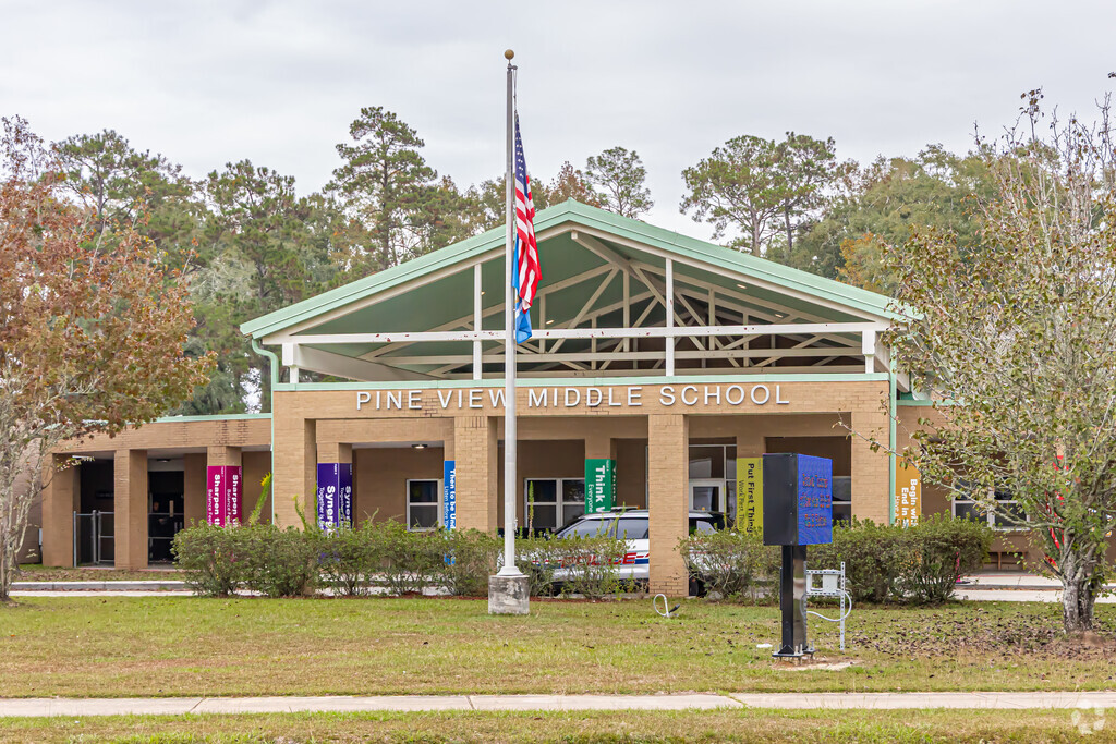 Pine View Middle School is proud to be a Leader in Me School.
