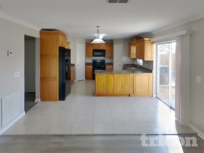 10323 Frog Pond Dr, Riverview, FL 33569 - photo 3