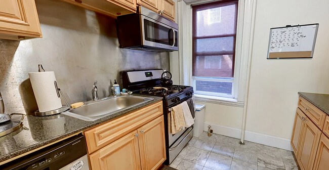 132 Myrtle St unit 2, Boston, MA 02114 - photo 3