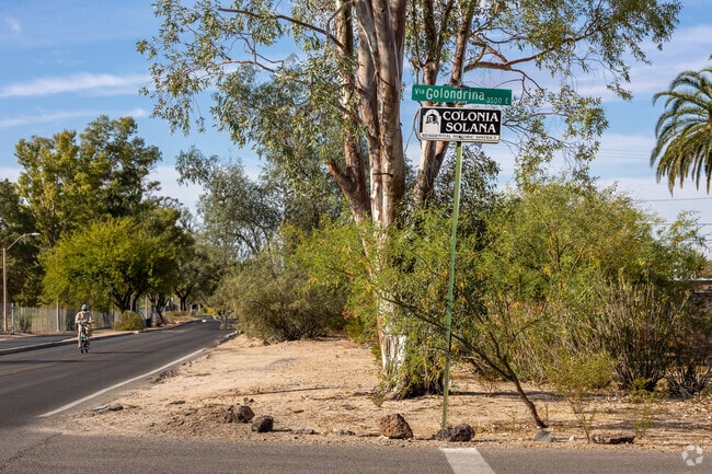 Colonia Solana streets are dotted with lush landscaping and border Reid and Randolph Park.