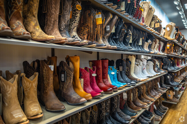 HR Ranch residents can fInd excellent retail shopping in Downtown Cheyenne.