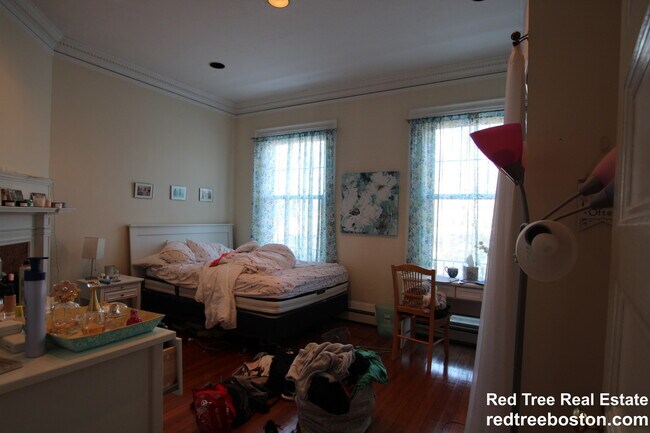 1689 Beacon St unit 2, Brookline, MA 02445 - photo 7