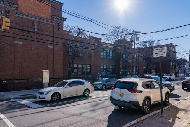 The Entrance for Lincoln No.5 Elementary school is located on a rather narrow 2 way street.