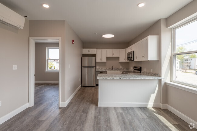 Residences at 530 and 540 Chestnut, Manchester, NH 03101 - photo 2