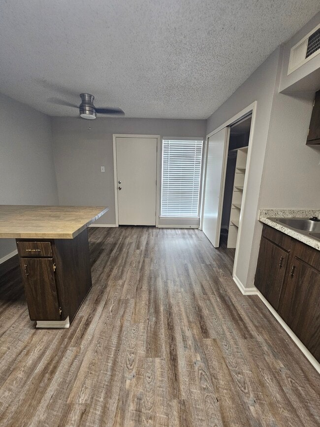 The Establishment, Baton Rouge, LA 70820 - photo 6