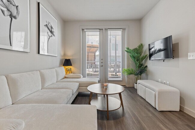 5820 1/2 Cameron Rd unit FL1-ID1364166P, Austin, TX 78723 - photo 3