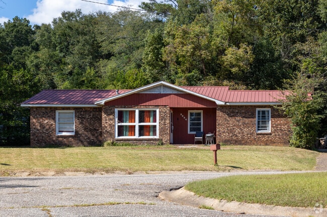 Traditional ranch style home from the 1980`s in the heart of Autumndale.