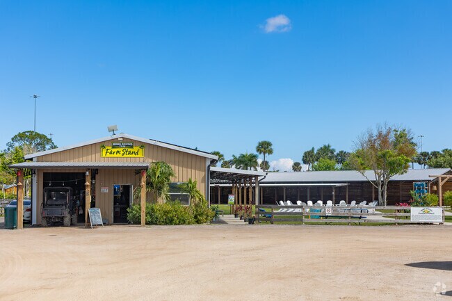 The Hobe Sound Farmers Market offers fresh, local, farm to table for your family.