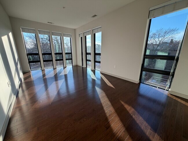 40A Marion St unit 404, Brookline, MA 02446 - photo 2