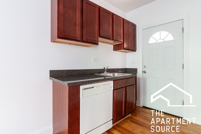 3824 N Fremont St unit 2, Chicago, IL 60613 - photo 4